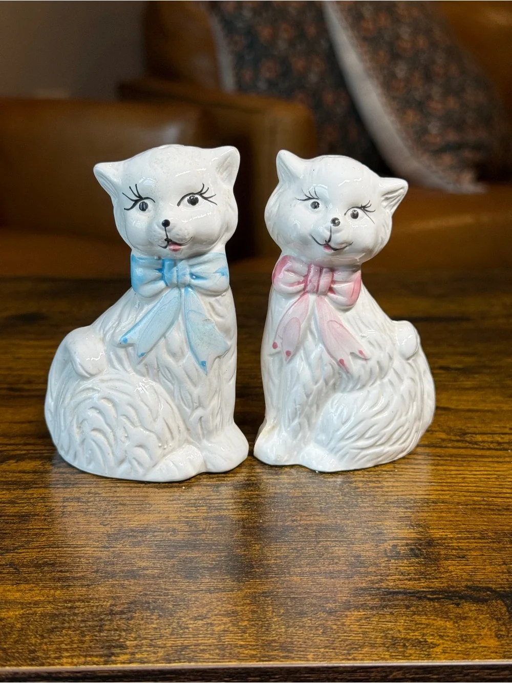 Vintage Kitsch White Ceramic Cat Salt and Pepper Shakers Set – Retro